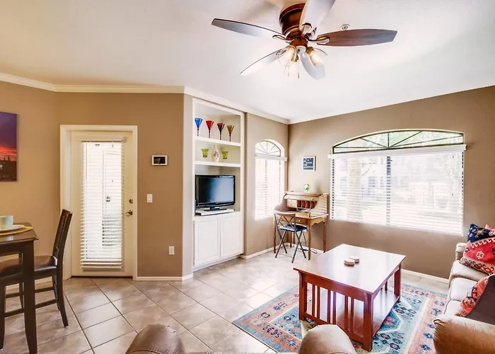 Condo: 0.3 Mi To Pickleball Courts! Holiday home