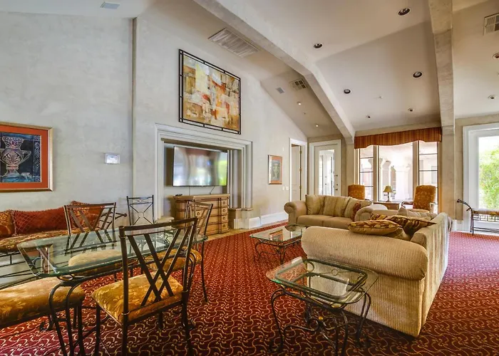 Condo: 0.3 Mi To Pickleball Courts! Holiday home